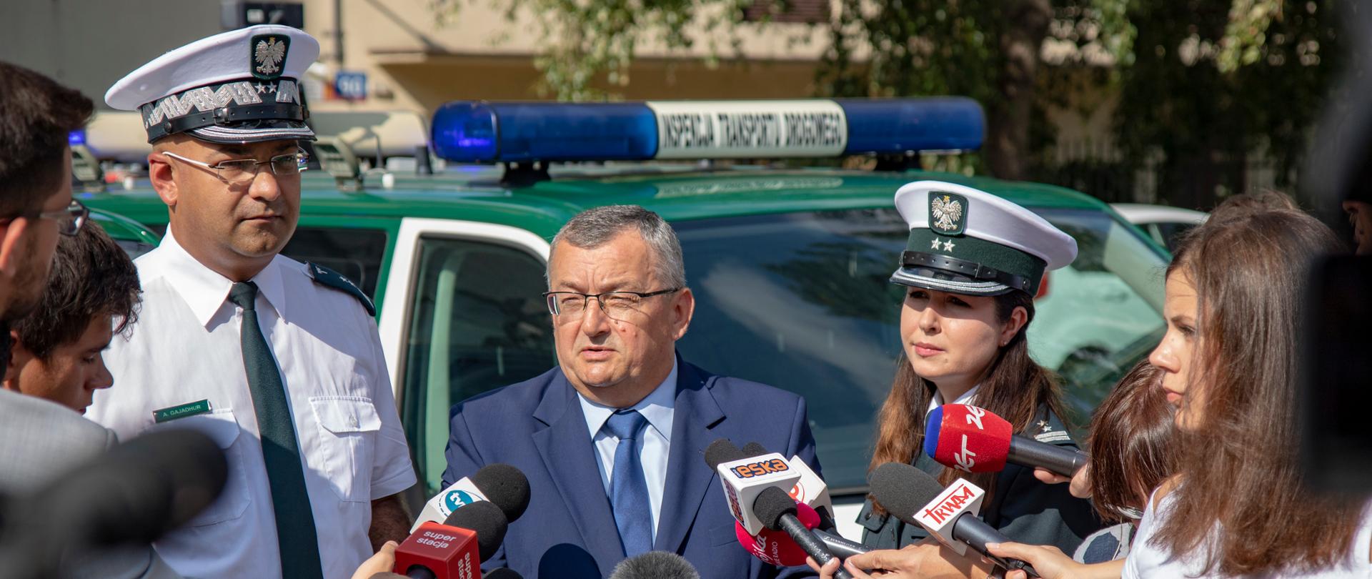 Minister A. Adamczyk oraz Główny Inspektor Transportu Drogowego A. Gajadhur podsumowali wakacyjne działania ITD