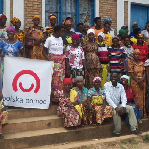 Podniesienie kompetencji społecznych kobiety pigmejskiej w Burundi – szkolenia fot. Amb. RP w Dar es Salaam