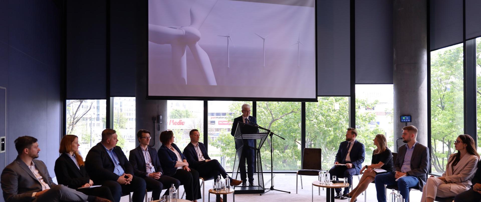 Wiceminister Ireneusz Zyska podczas konferencji nt. perspektyw rozwoju energetyki wiatrowej na morzu i działań Rządu w tym zakresie