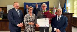 Wicewojewoda uhonorował zasłużonego samorządowca
