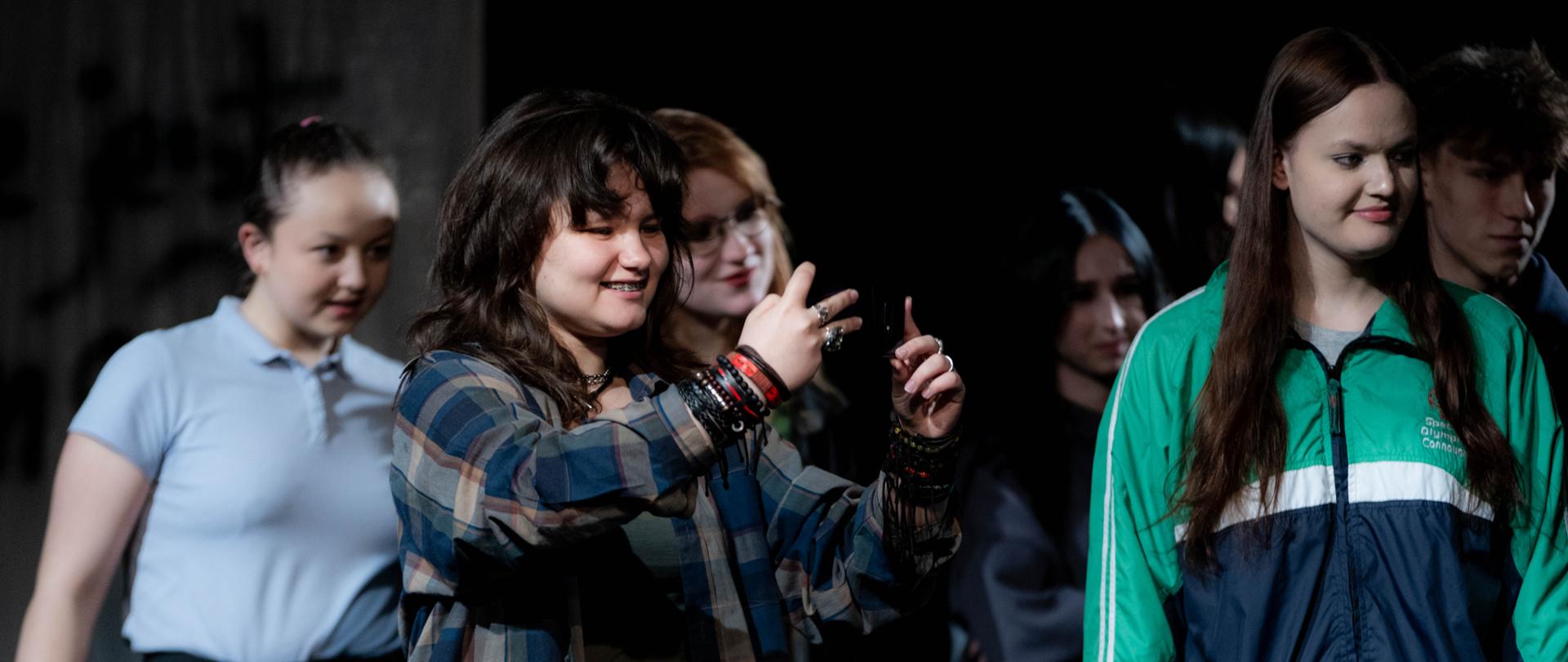 Uczniowie podczas spektaklu 