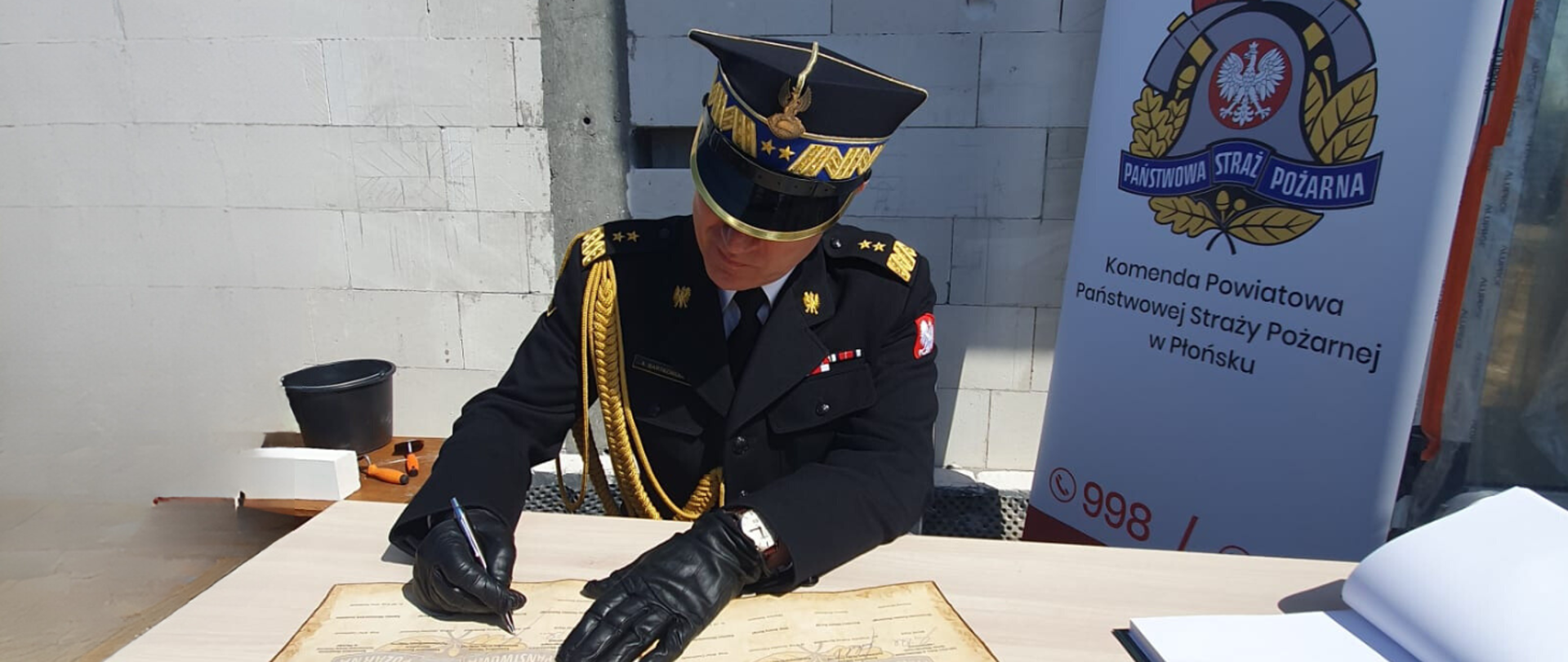 komendant główny PSP podpisuje akt erekcyjny