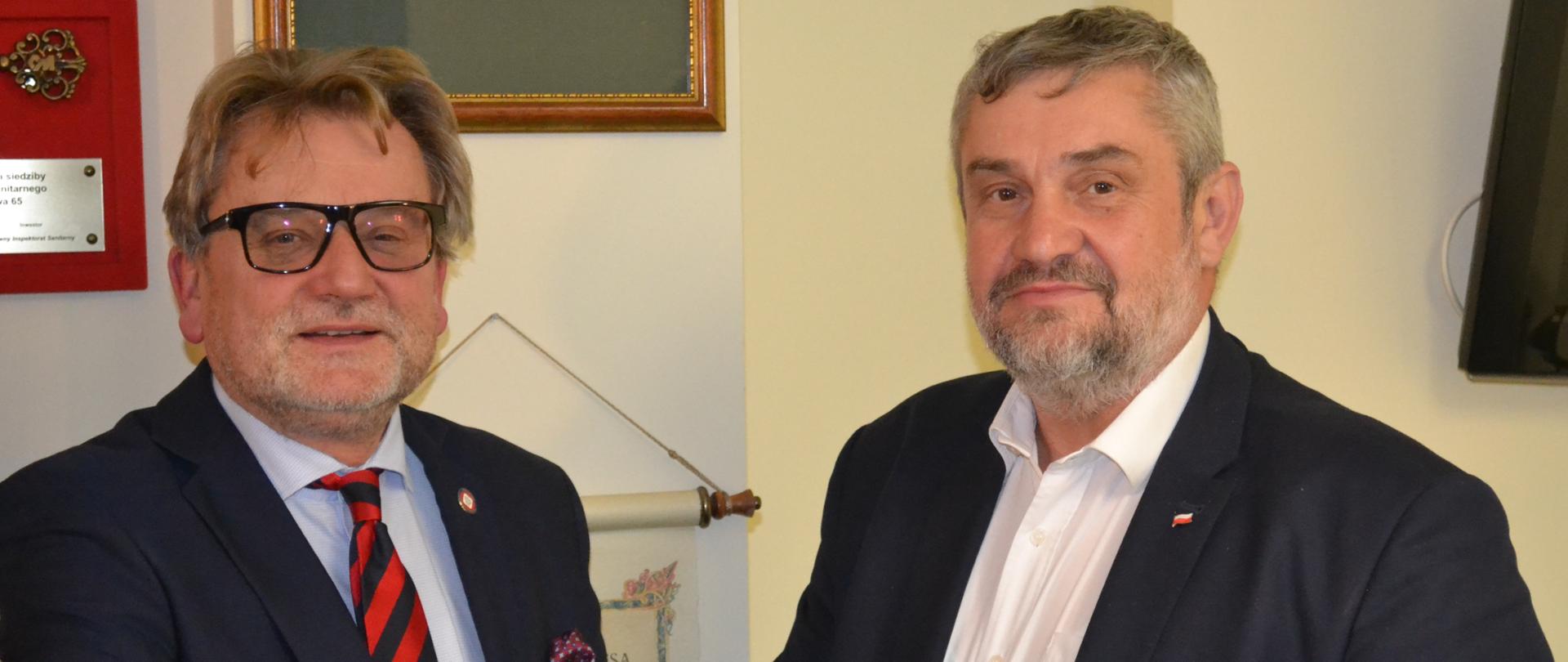 Minister J.K. Ardanowski z głównym inspektorem sanitarnym J. Pinkasem