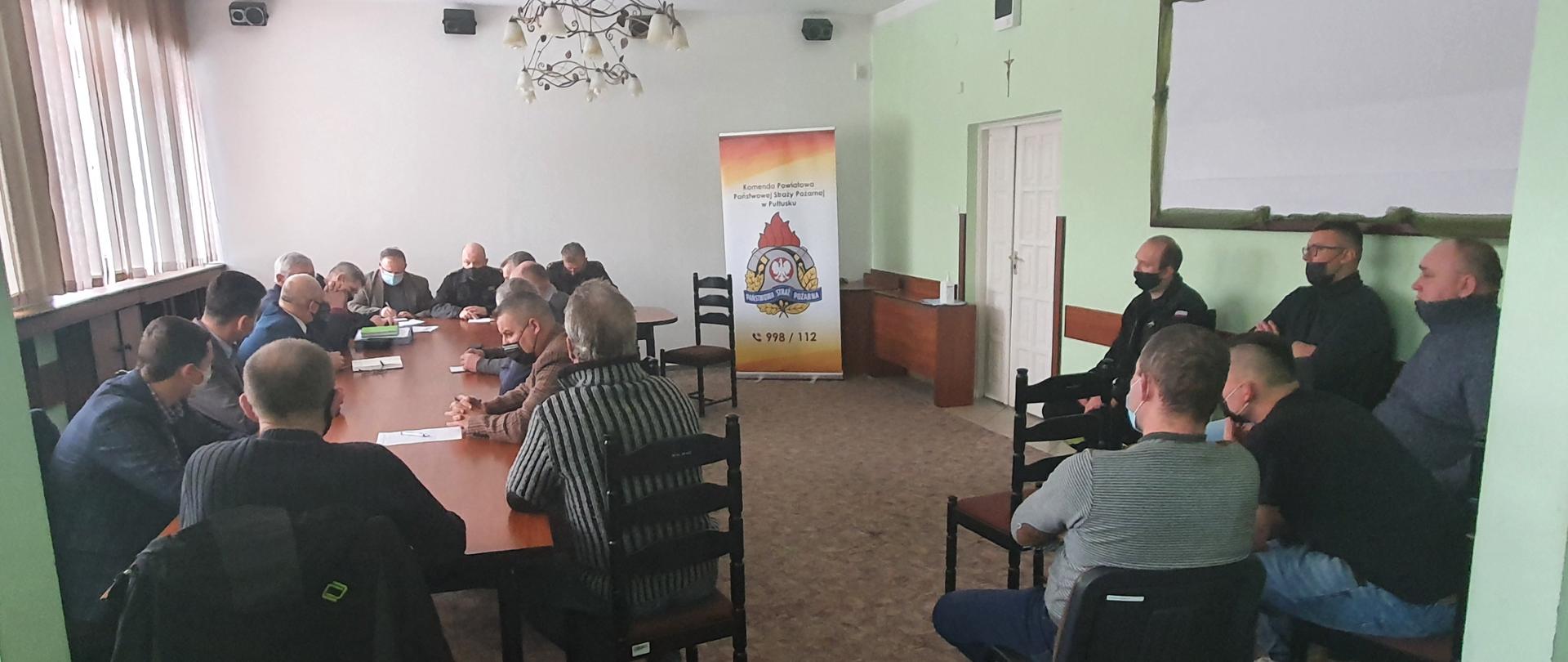 Zdjęcie przedstawia władze samorządowe gmin kierownictwo komendy PSP i przedstawicieli Jednostek Ochotniczych Straży Pożarnych