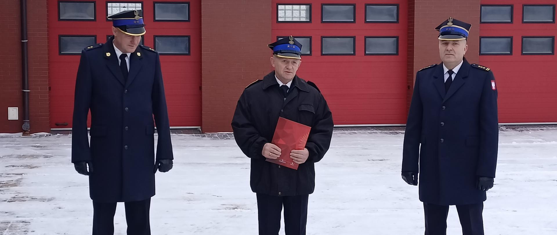 Uroczystość pożegnania odchodzącego na emeryturę wieloletniego funkcjonariusza