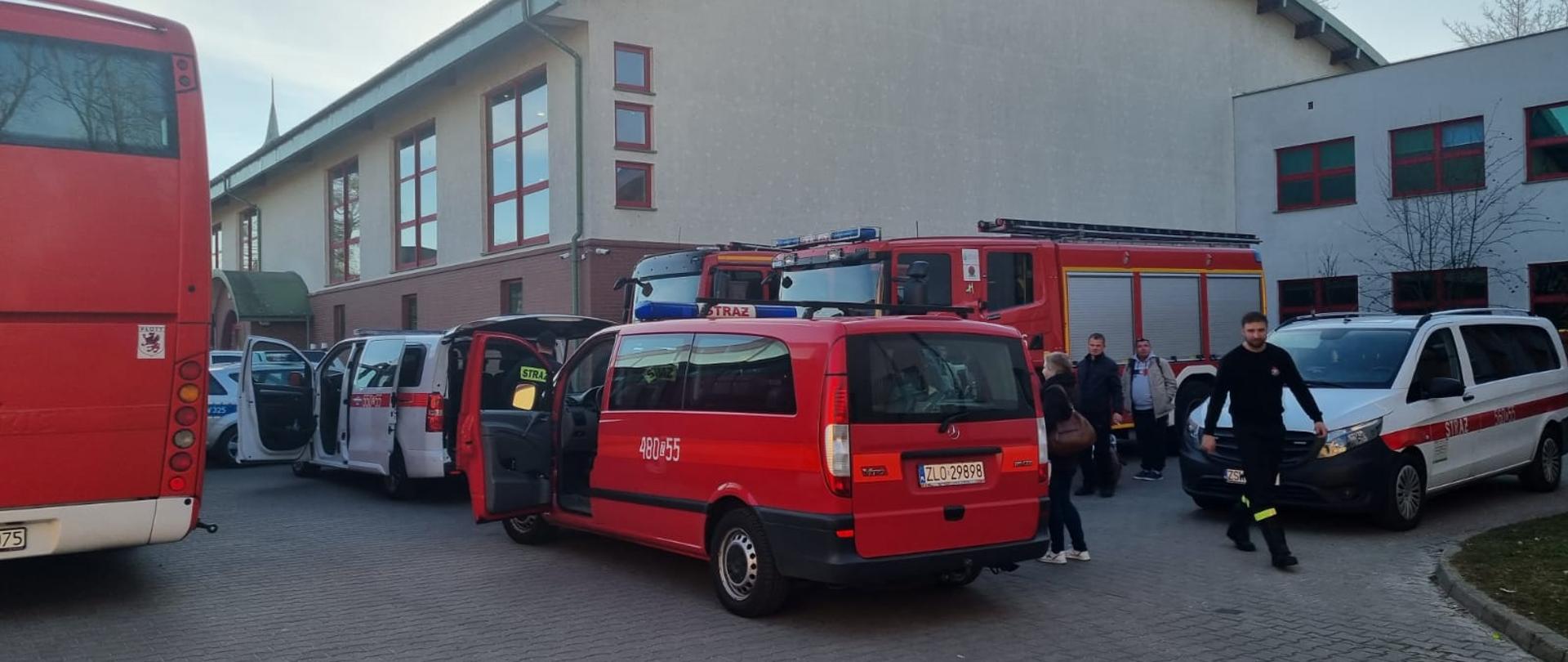 transportujemy uchodźców z lotniska
do miejsc pobytu i punktów recepcyjnych