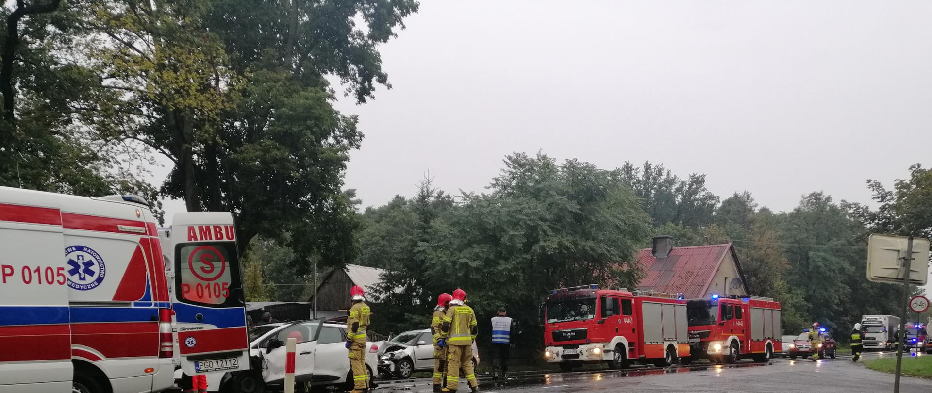 Wypadek pojazdu ciężarowego i osobowego 31 sierpnia 2020 roku w Ruchocicach 