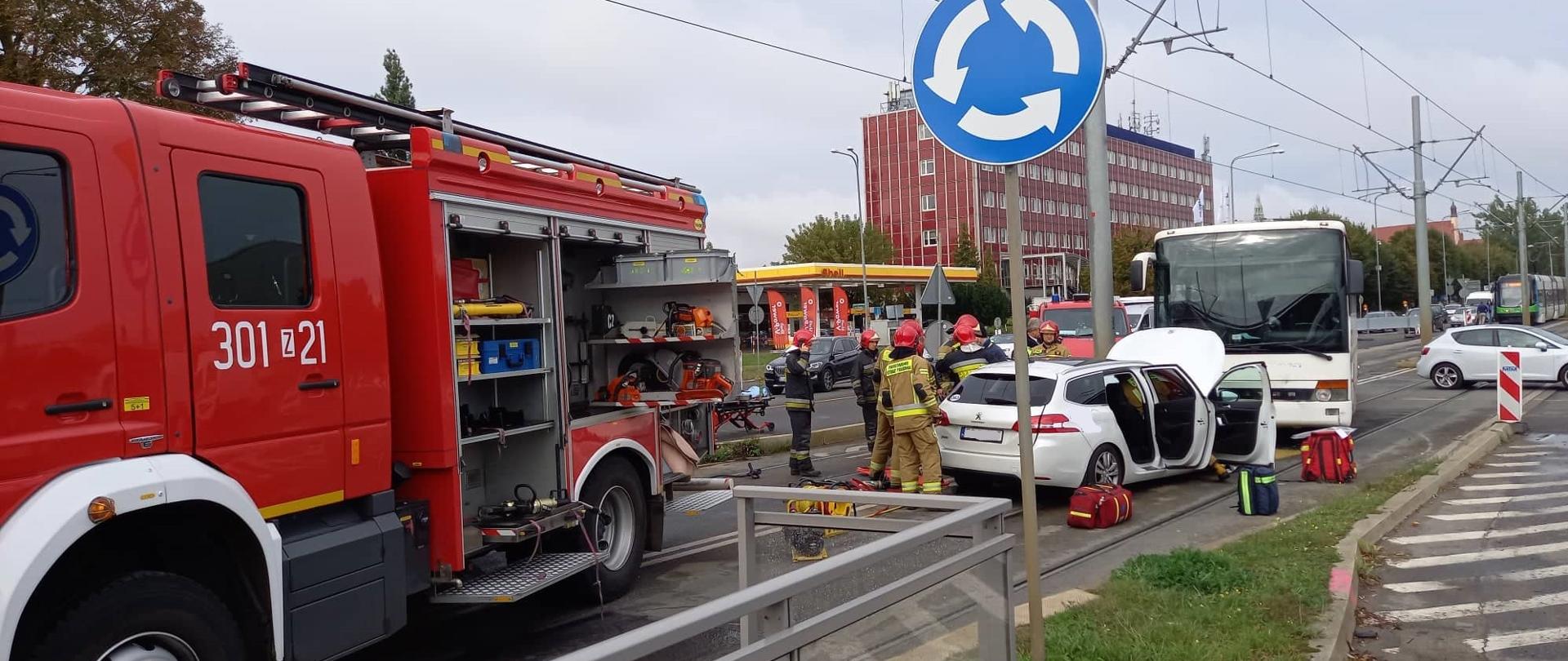 Wypadek autobusu z taksówką przy ulicy Energetyków 