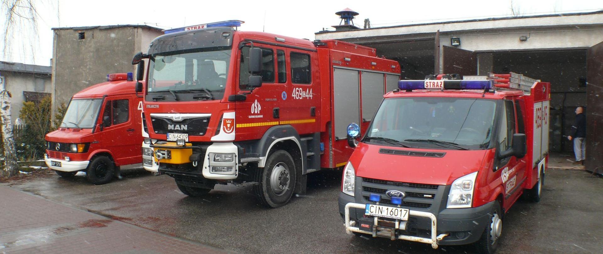 OSP Złotniki Kujawskie remiza wraz z samochodami