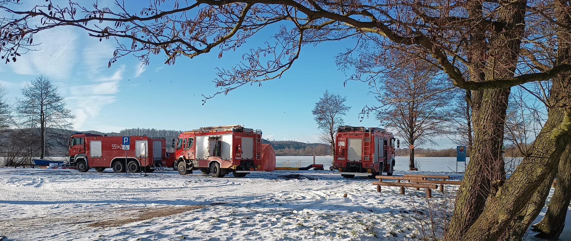 Zimowe_ćwiczenia_na_zalodzonych_akwenach