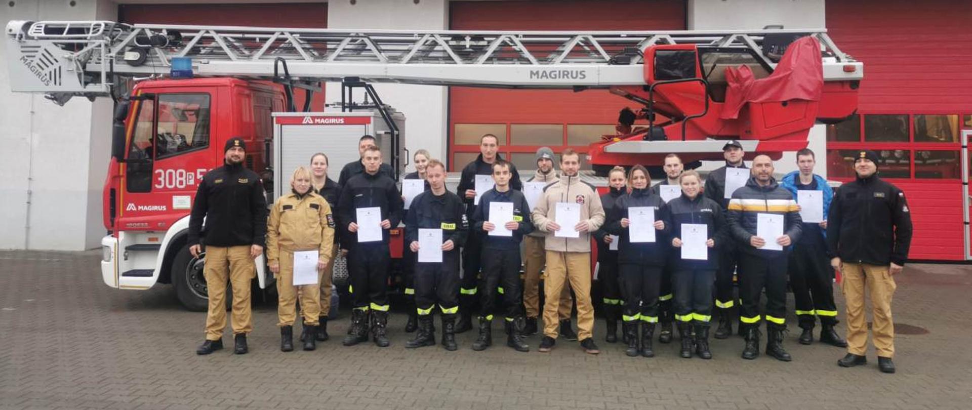 Wręczenie zaświadczeń o ukończeniu szkolenia podstawowego