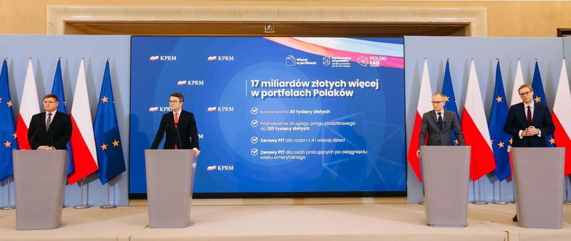 Konferencja prasowa z udziałem rzecznika rządu Piotra Müllera, wiceministra finansów Jana Sarnowskiego, wiceministra edukacji i nauki Tomasza Rzymkowskiego i wiceministra spraw wewnętrznych i administracji Błażeja Pobożego