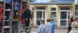 Prezentacja sprzętu pożarniczego dla uczestników turnieju