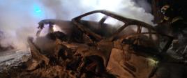 Pożar samochodu osobowego na drodze wojewódzkiej nr 182 na odcinku Kwilcz - Sieraków