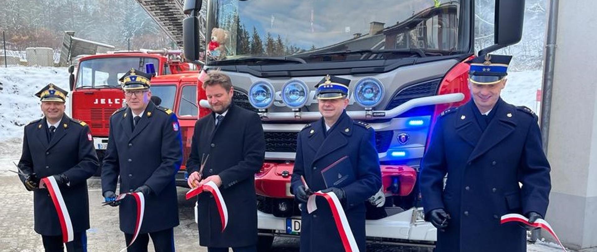 Uroczystość przekazania samochodu