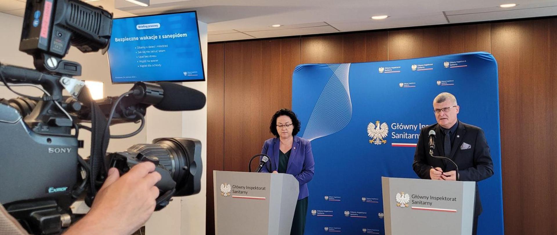 Konferencja prasowa dr Pawła Grzesiowskiego - Głównego Inspektora Sanitarnego i Izabeli Kucharskiej - Zastępcy Głównego Inspektora Sanitarnego