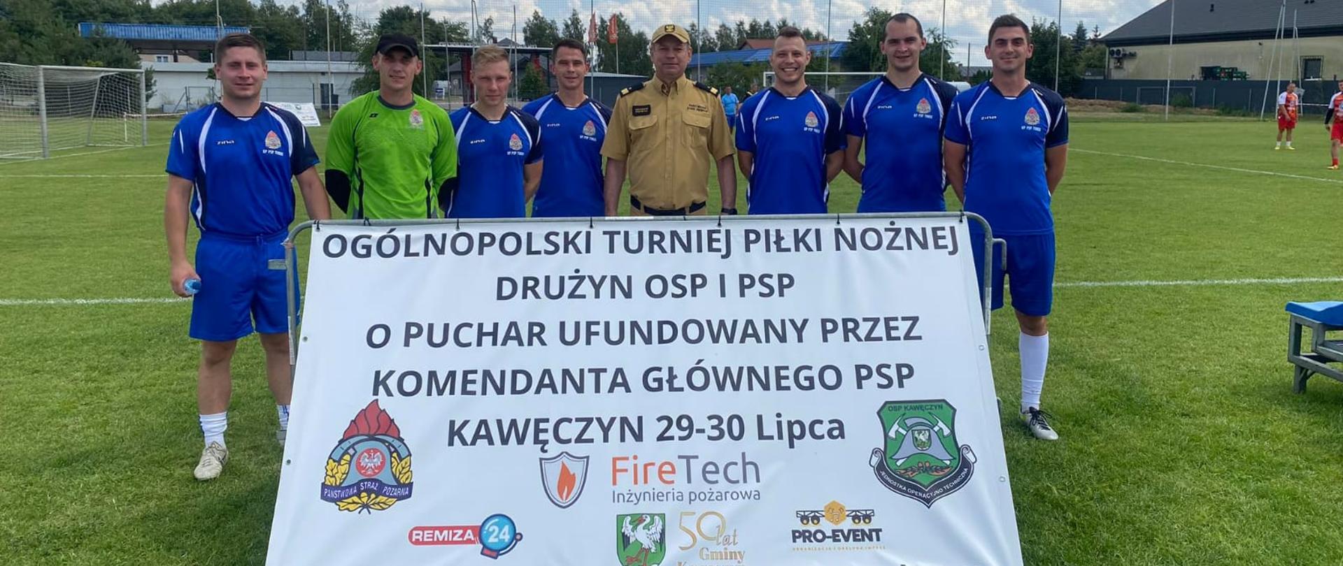 Drużyna PSP Turek w całym składzie wraz z Komendantem Głównym PSP.