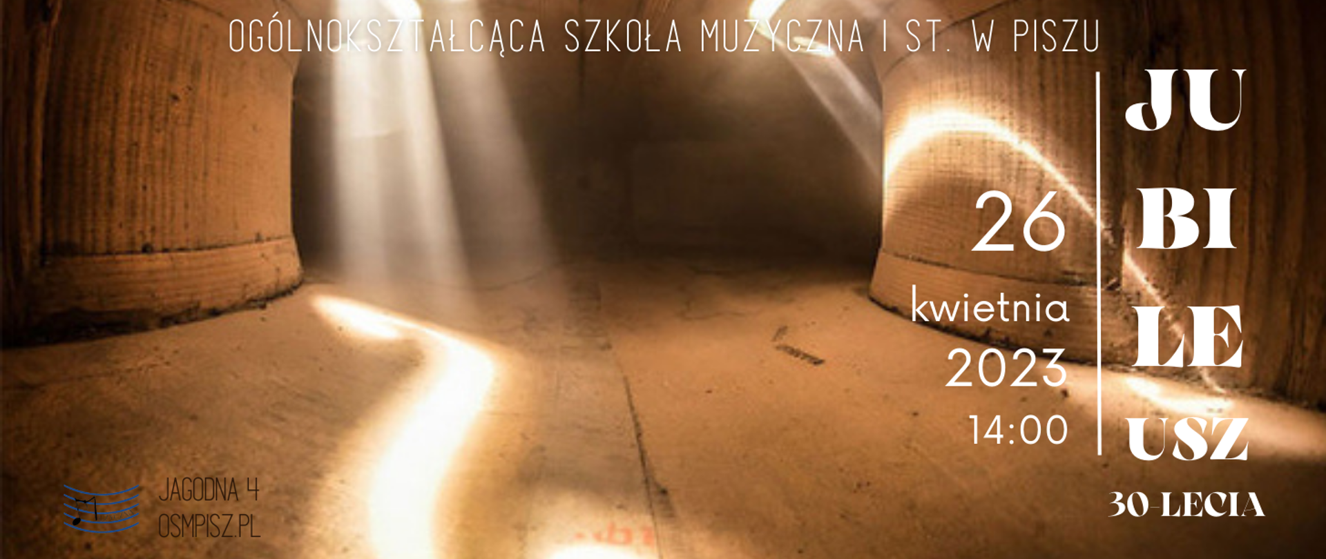 Zdjęcie przedstawia drewniane wnętrze skrzypiec, przez otwory prześwituje światło. Z boku informacja o koncercie szkolnym z okazji Jubileuszu 30-lecia OSM I st. w Piszu 26.04.2023r. godz. 14.00.