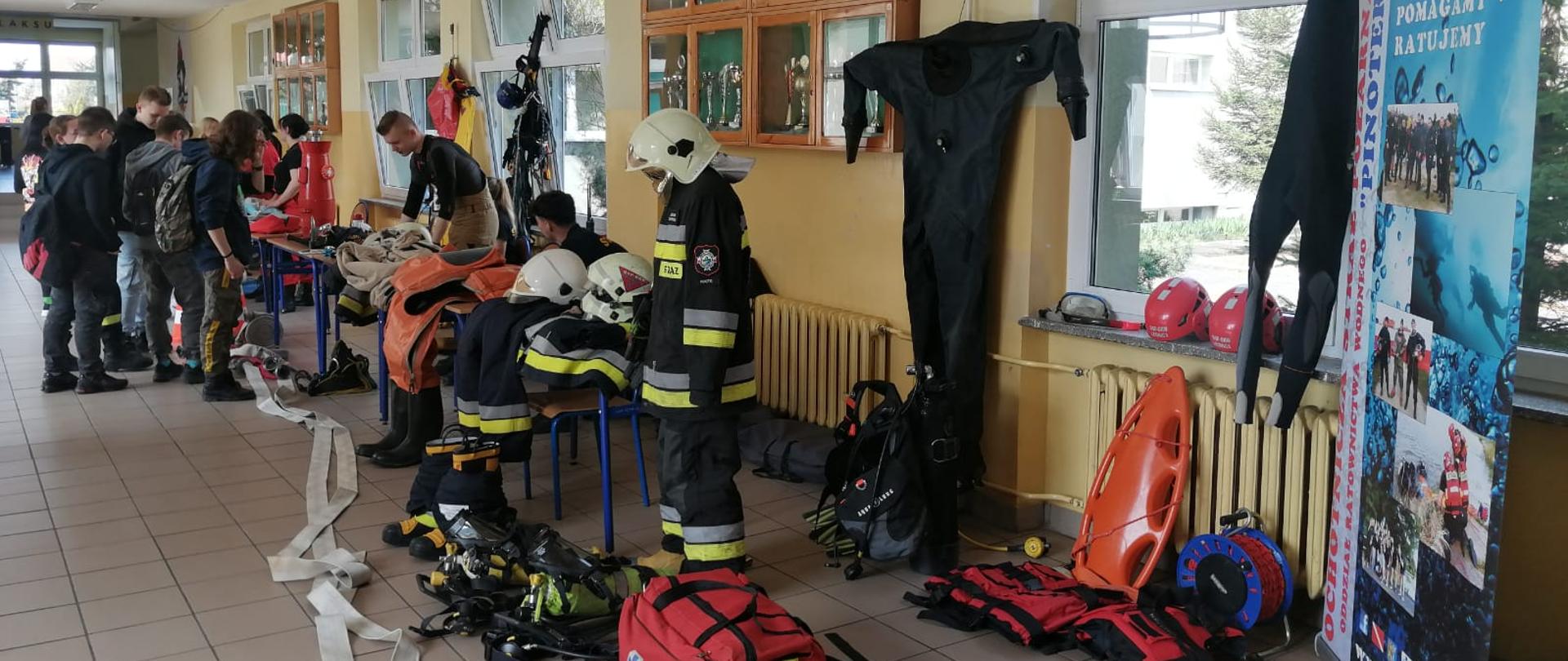 Pokazy podczas Dnia Otwartego w VII LO w Legnicy