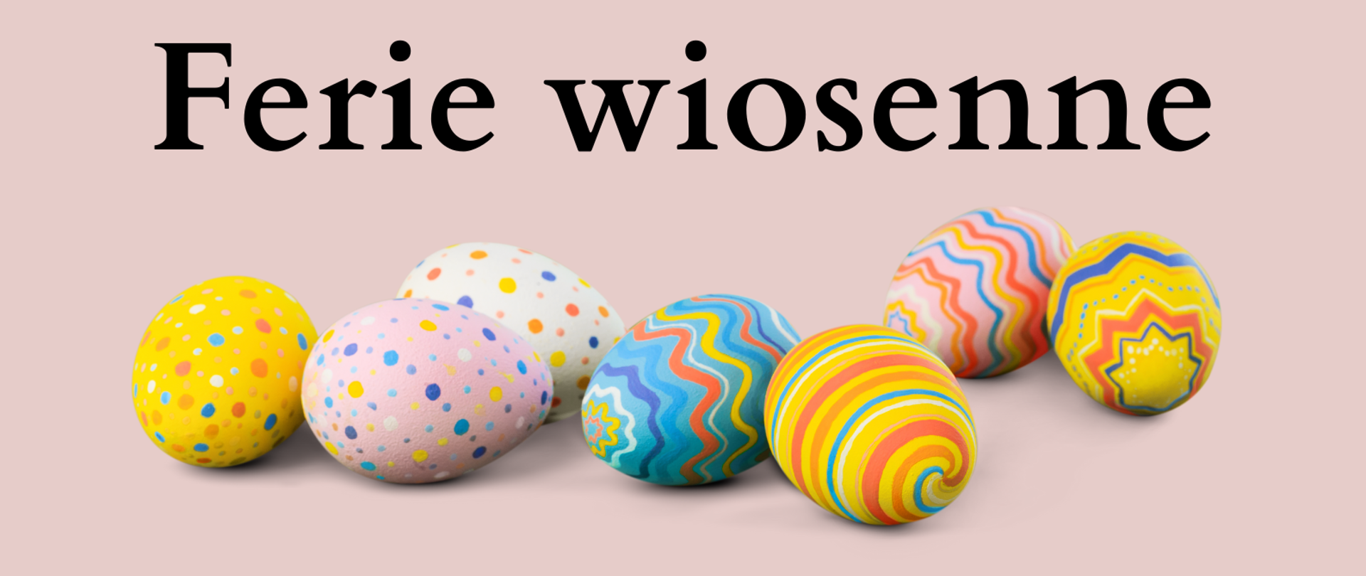 Zdjęcie przedstawia grafikę kolorowych pisanek oraz napis ferie wiosenne na różowym tle.