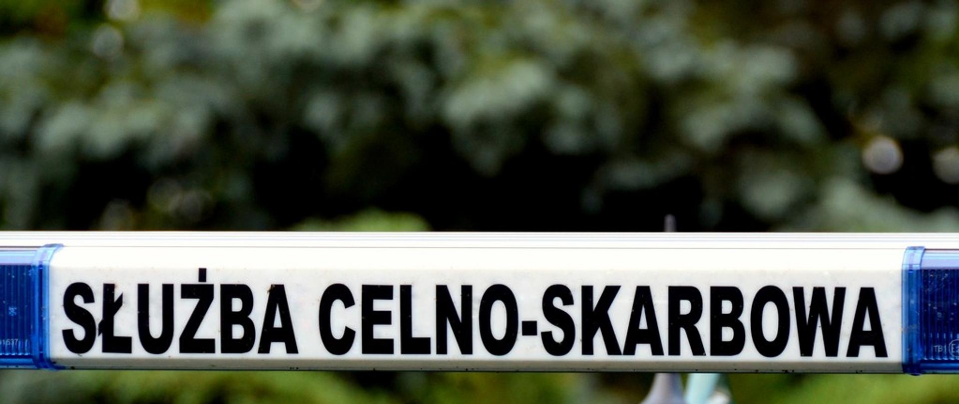 Belka dachowa z napisem Służba Celno-Skarbowa