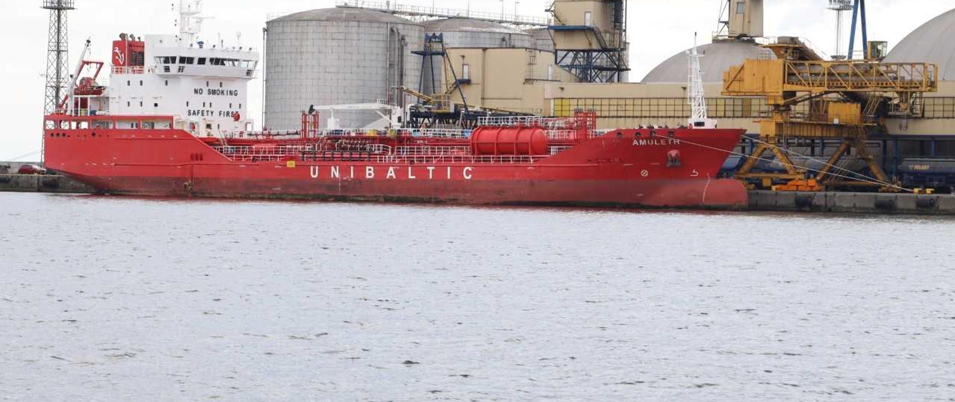 Statek w porcie Gdynia