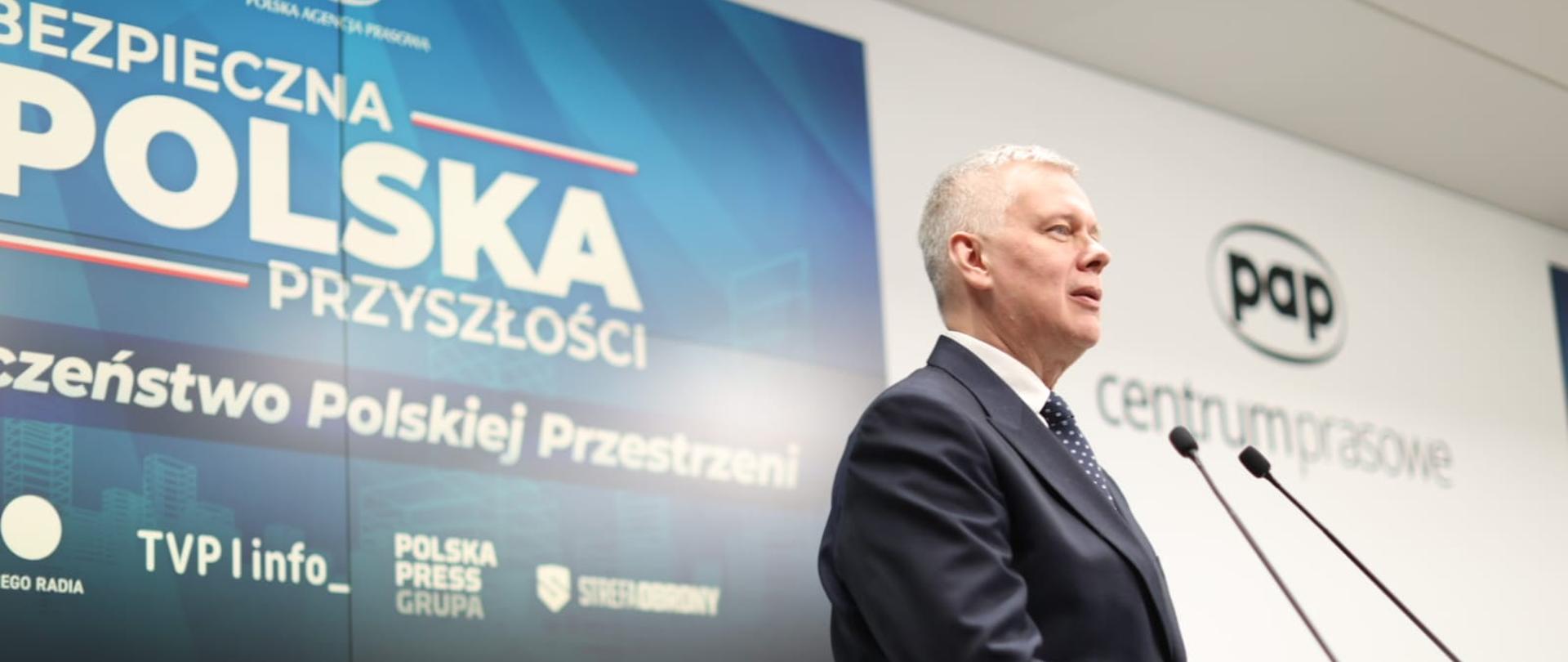 Minister Tomasz Siemoniak podczas przemówienia 