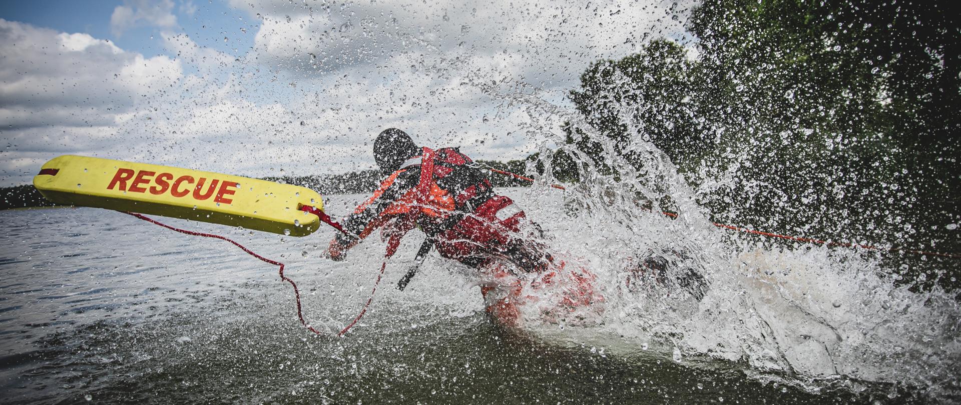 Szkolenie z ratownictwa wodnego żołnierzy 4WMBOT nad jeziorem Kownatki pod Nidzicą.
22.08.2021
fot. Krzysztof Mystkowski / DWOT