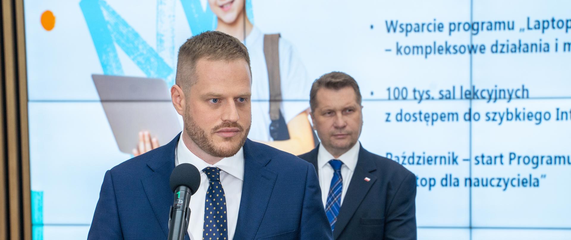 Minister Janusz Cieszyński i minister Przemysław Czarnek podczas konferencji prasowej 