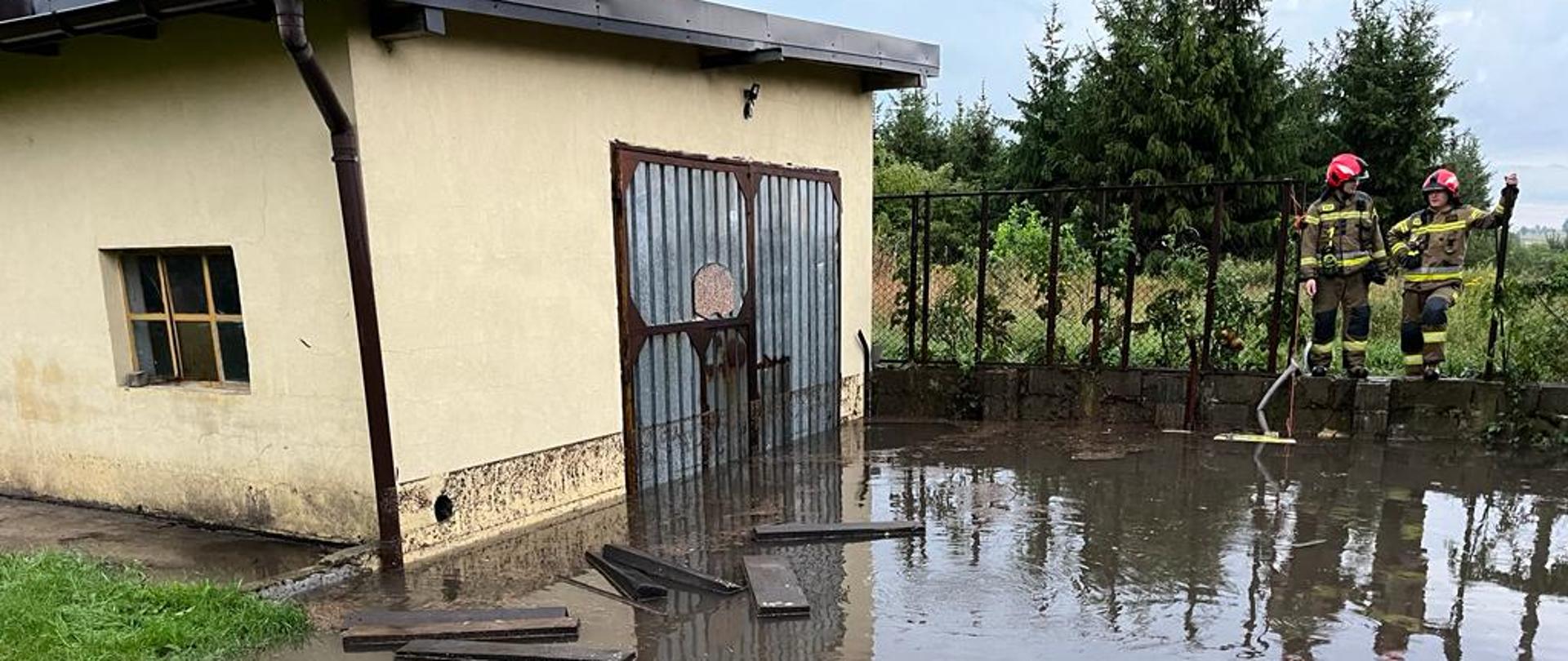 Zalana posesja po burzy