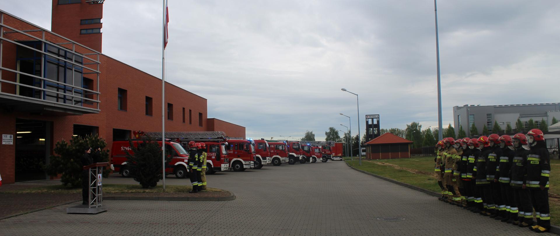 Uroczysty apel z okazji Dnia Flagi Rzeczypospolitej Polskiej