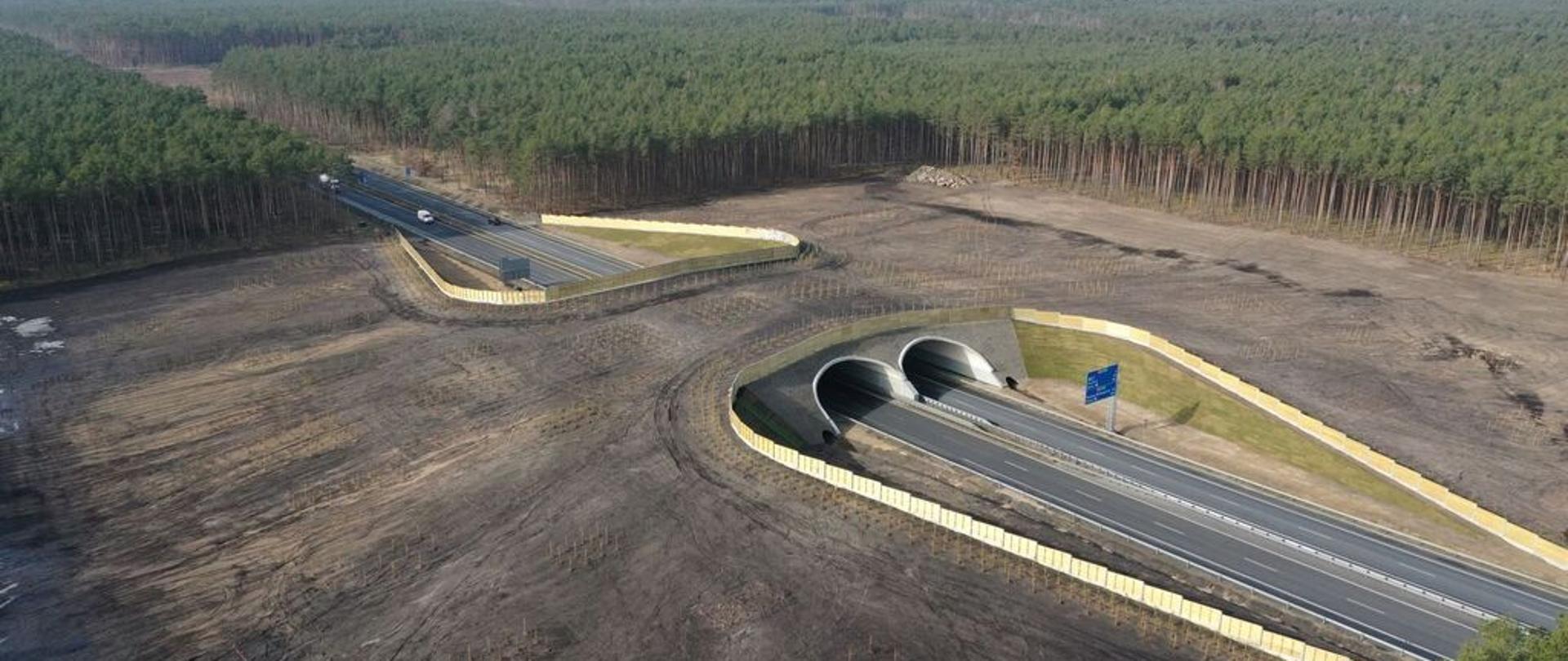 Przejście górne nad autostradą A6