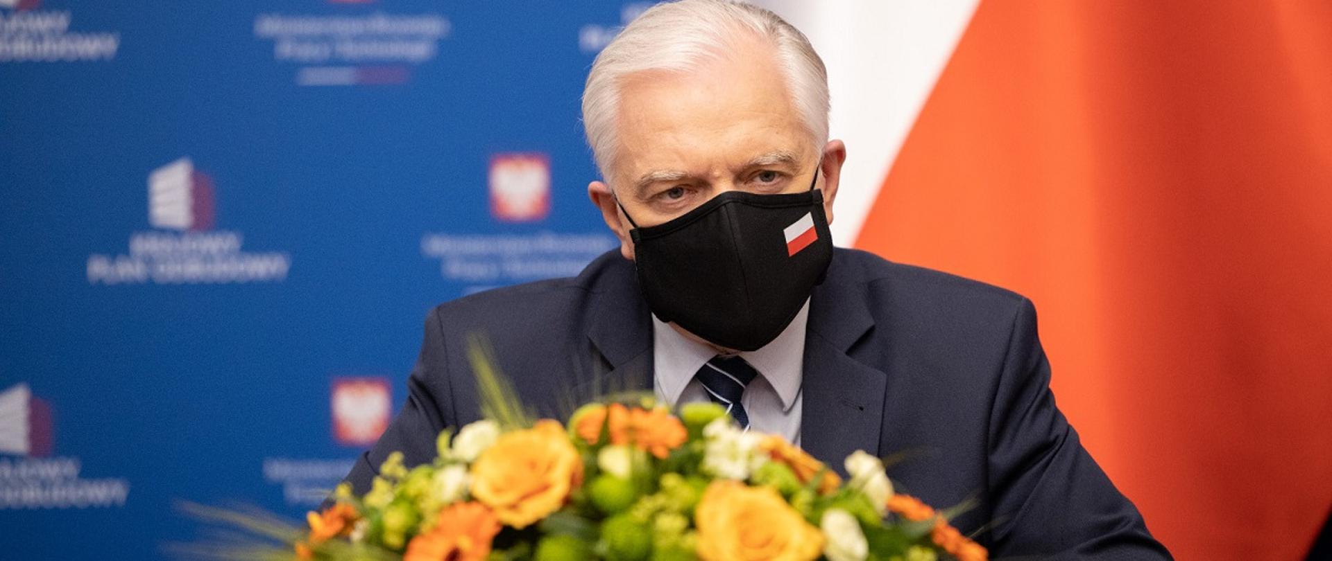 Wicepremier i minister rozwoju, pracy i technologii Jarosław Gowin podczas uroczystości wręczenia nominacji członkom Rady ds. Plany dla Pracy i Rozwoju