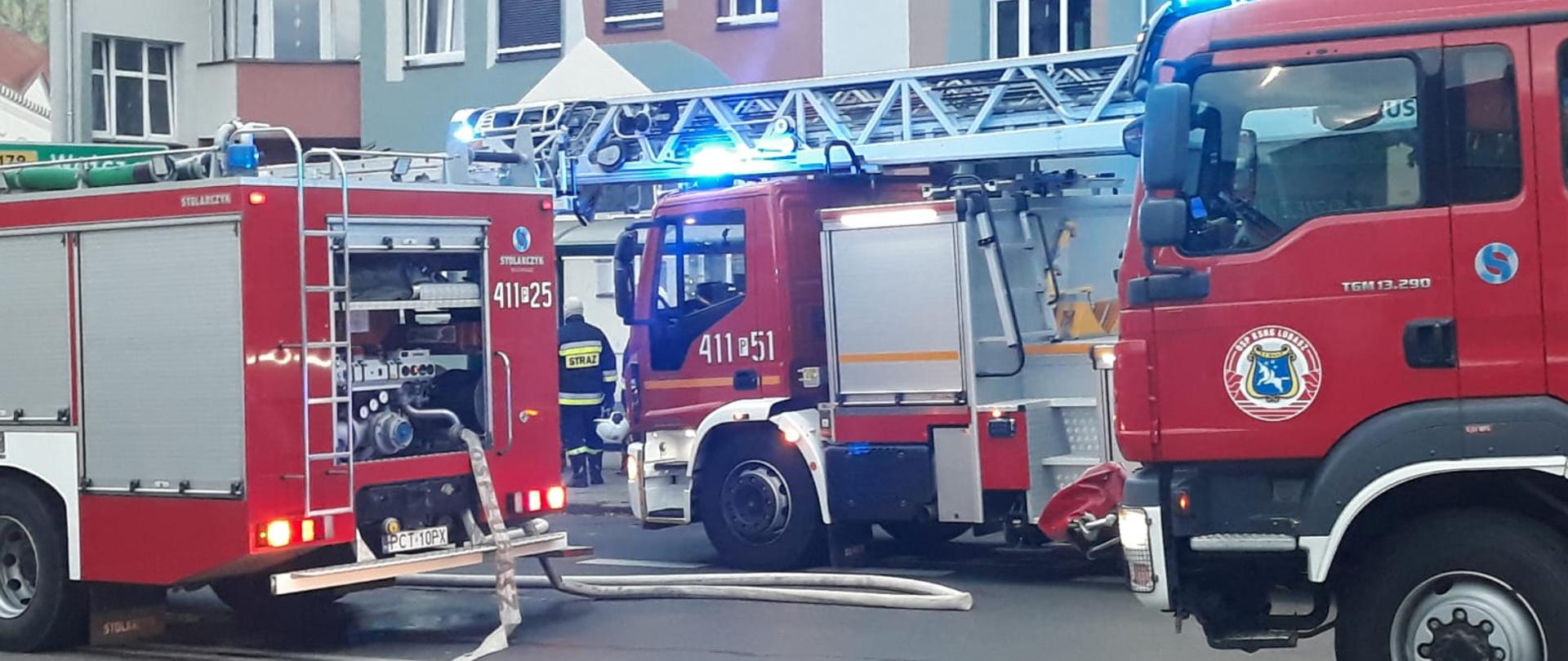 Wozy strażackie podczas akcji