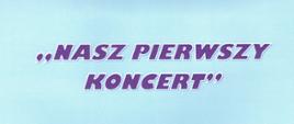 Plakat z wydarzeniem - "Nasz pierwszy koncert" w wykonaniu uczniów klas pierwszych sekcji instrumentów dętych, akordeonu i perkusji, który odbędzie się 16 kwietnia 2025r. o godz. 17:00 w auli ZPSM w Dębicy, tło plakatu jest błękitne, na dole plakatu umieszczono figlującer dzieci, napisy są w kolorze fioletowym z niebieską obwódką