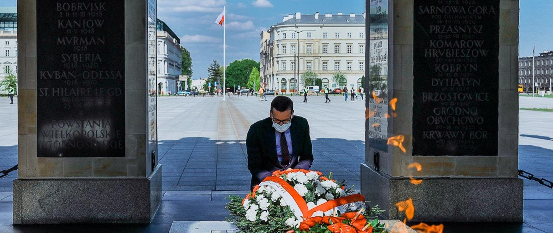 Premier składa kwiaty, 