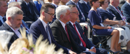 Premier Mateusz Morawiecki i wojewoda podlaski Bohdan Paszkowski podczas II Ogólnopolskiego Święta „Wdzięczni Polskiej Wsi” w Kolnie.