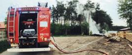 Pożar magazynowanego drewna w Sudole