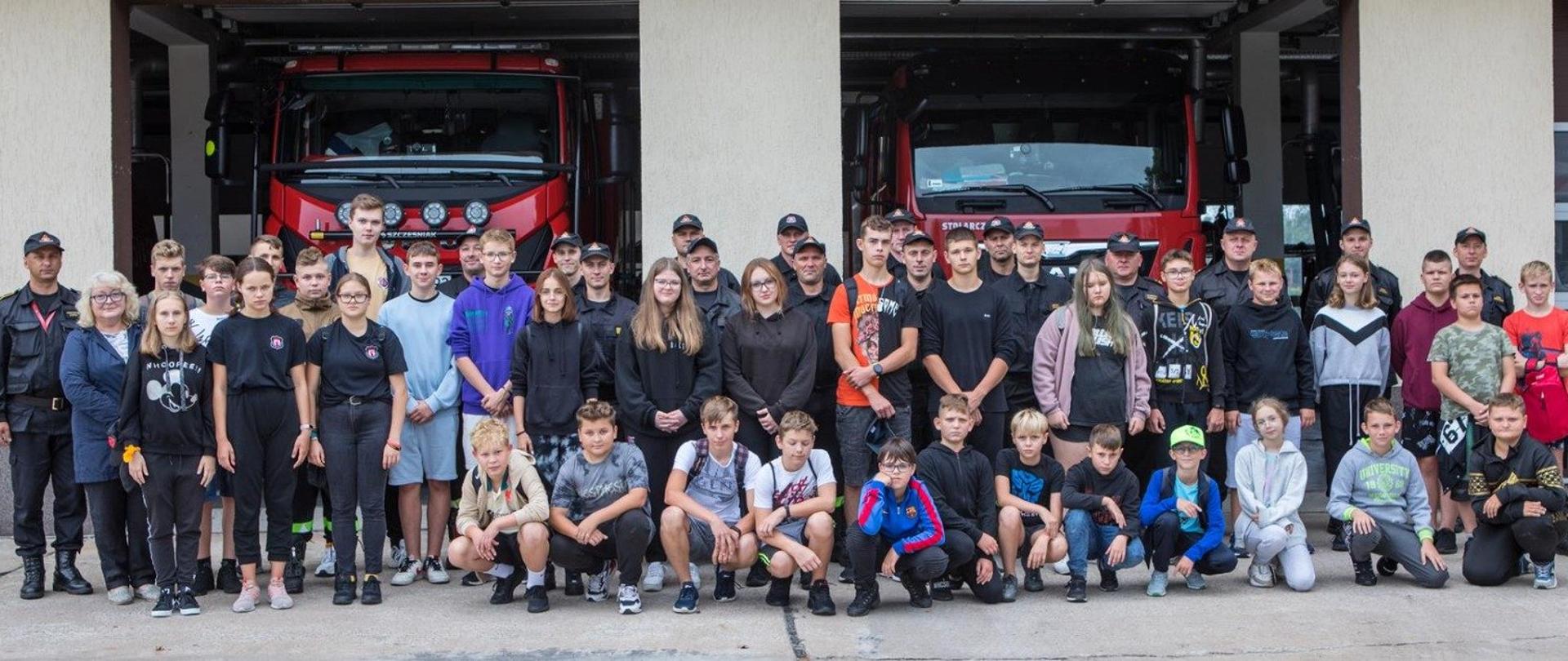 Na zdjęciu widać uczestników powiatowego obozu dla Młodzieżowych drużyn pożarniczych