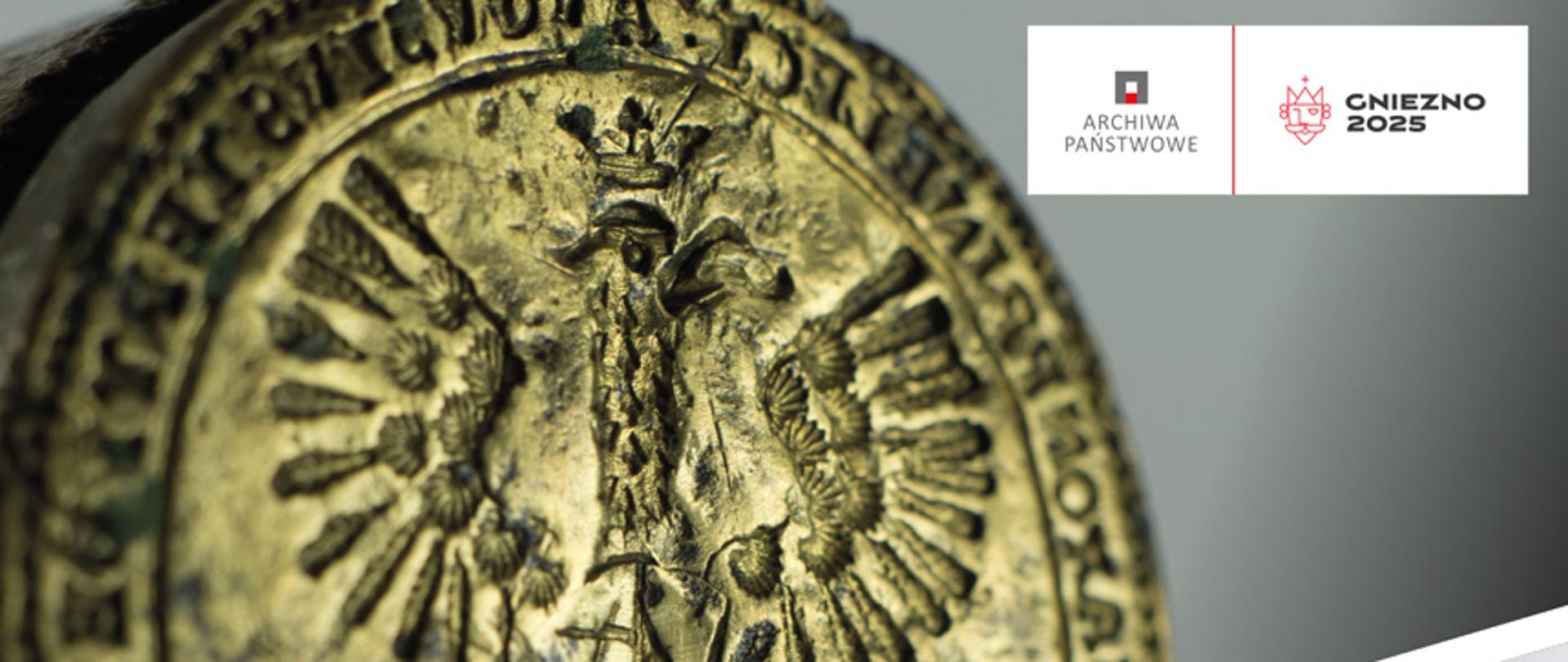 Grafika przedstawia fragment starej monety i flagi polskiej. W prawym górnym rogu napis: Archiwa Państwowe, Gniezno 2025