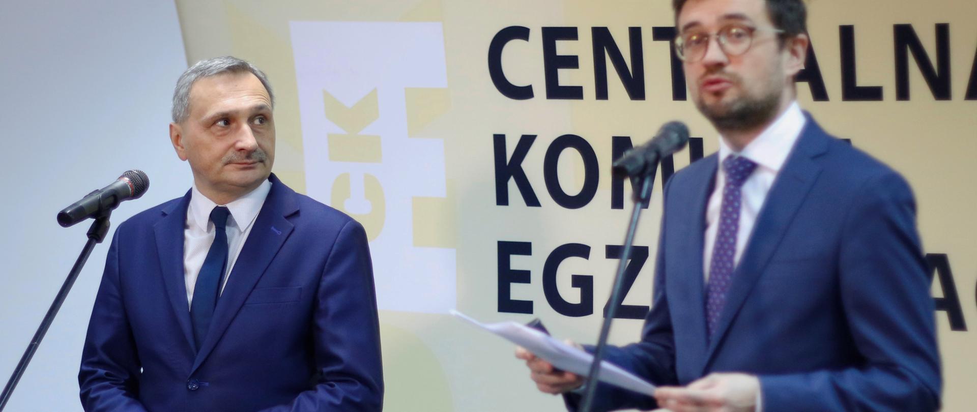 Konferencja prasowa Macieja Kopcia Podsekretarza Stanu w MEN oraz dr Marcina Smolika, dyrektora CKE na temat przygotowań do przeprowadzenia egzaminu ósmoklasisty w 2019 roku oraz diagnozie kompetencji ósmoklasistów.