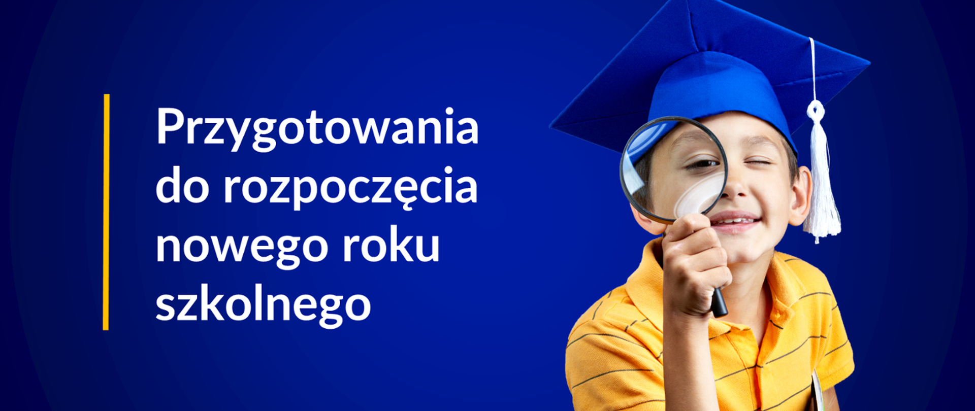 Na zdjęciu niebieskie tło, po prawej stronie chłopiec w żółtej koszulce, ze szkłem powiększającym przy oku. Po lewej stronie napis: Przygotowania do rozpoczęcia nowego roku szkolnego