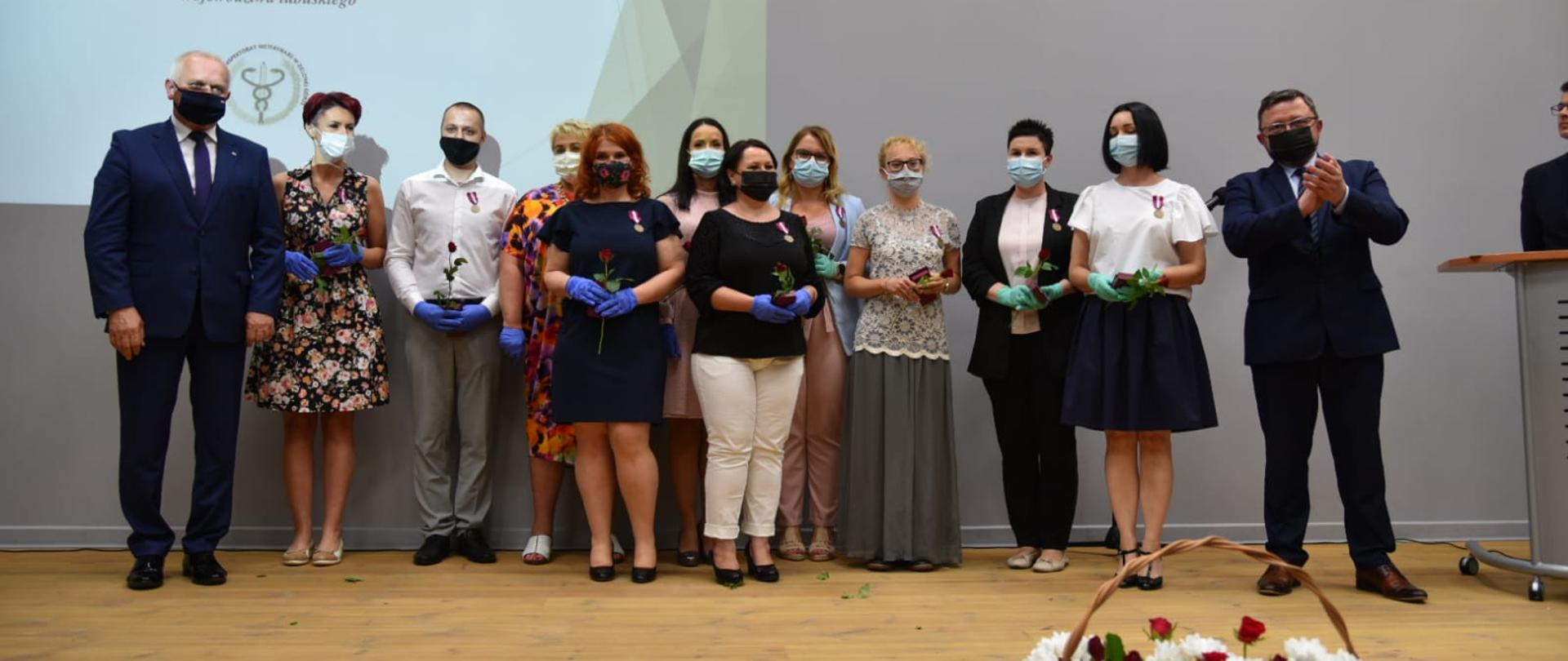 Wspólne zdjęcie z odznaczonymi