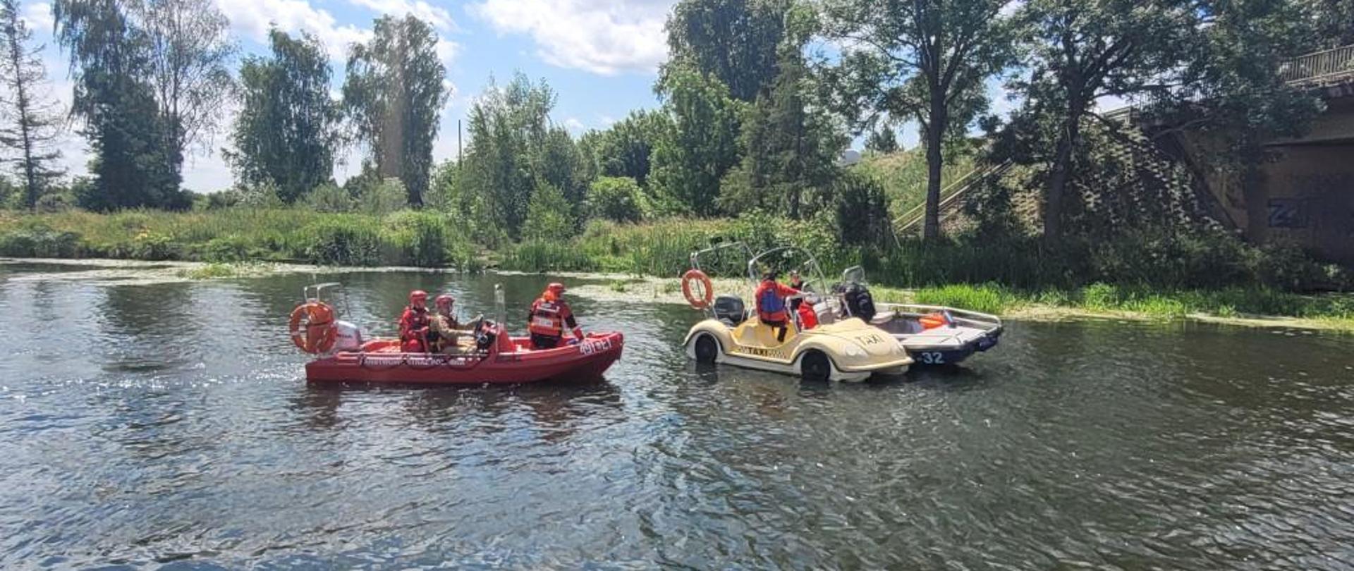 Na zdjęciu pokazy dynamiczne na rzece Noteć