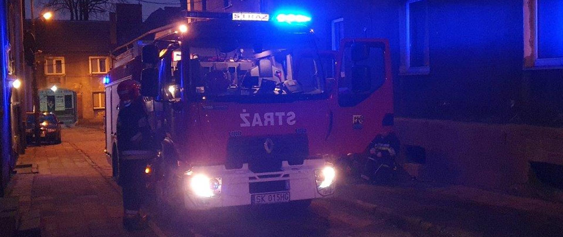 Pożar przy ulicy Studziennej w Katowicach, działania strażaków.