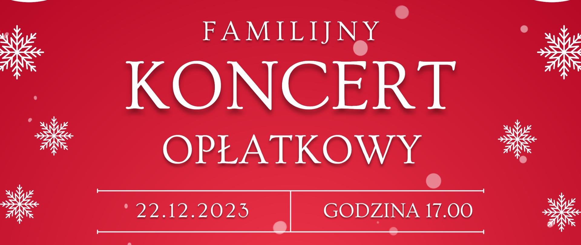 Plakat będący zaproszeniem na Familijny koncert opłatkowy. Na dole po obu stronach zielone choinki udekorowane bombkami i łańcuchami. Pod jedną z nich leżą prezenty. Całość w żywych barwach. Na czerwonym tle drobne białe śnieżynki. U góry kolorowy łańcuch z lampkami.