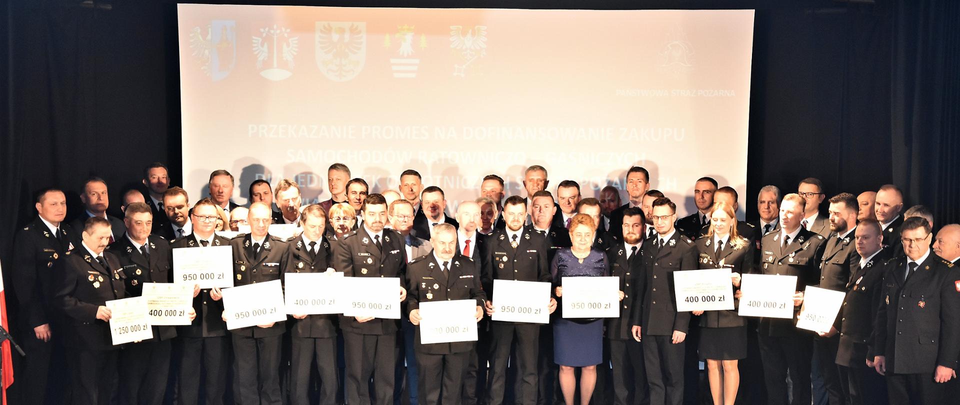 Przekazanie promes na samochody ratowniczo-gaśnicze dla OSP.