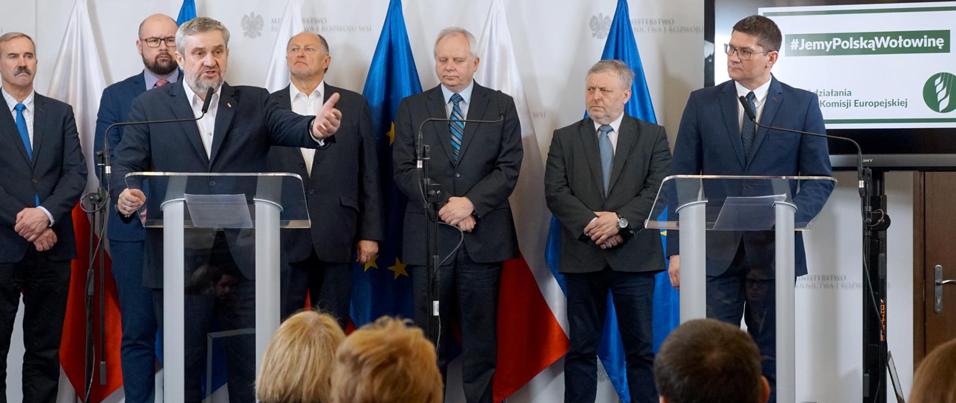 Minister J.K. Ardanowski i uczestnicy konferencji #JemyPolskąWołowinę