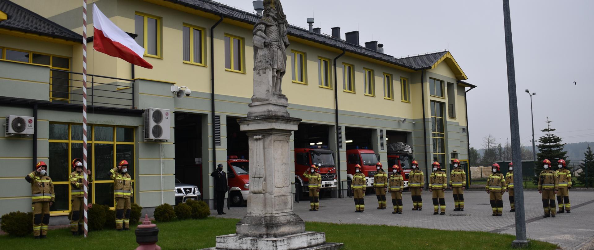 OBCHODY DNIA FLAGI RZECZYPOSPOLITEJ POLSKIEJ W KP PSP w PIŃCZOWIE 2021 R