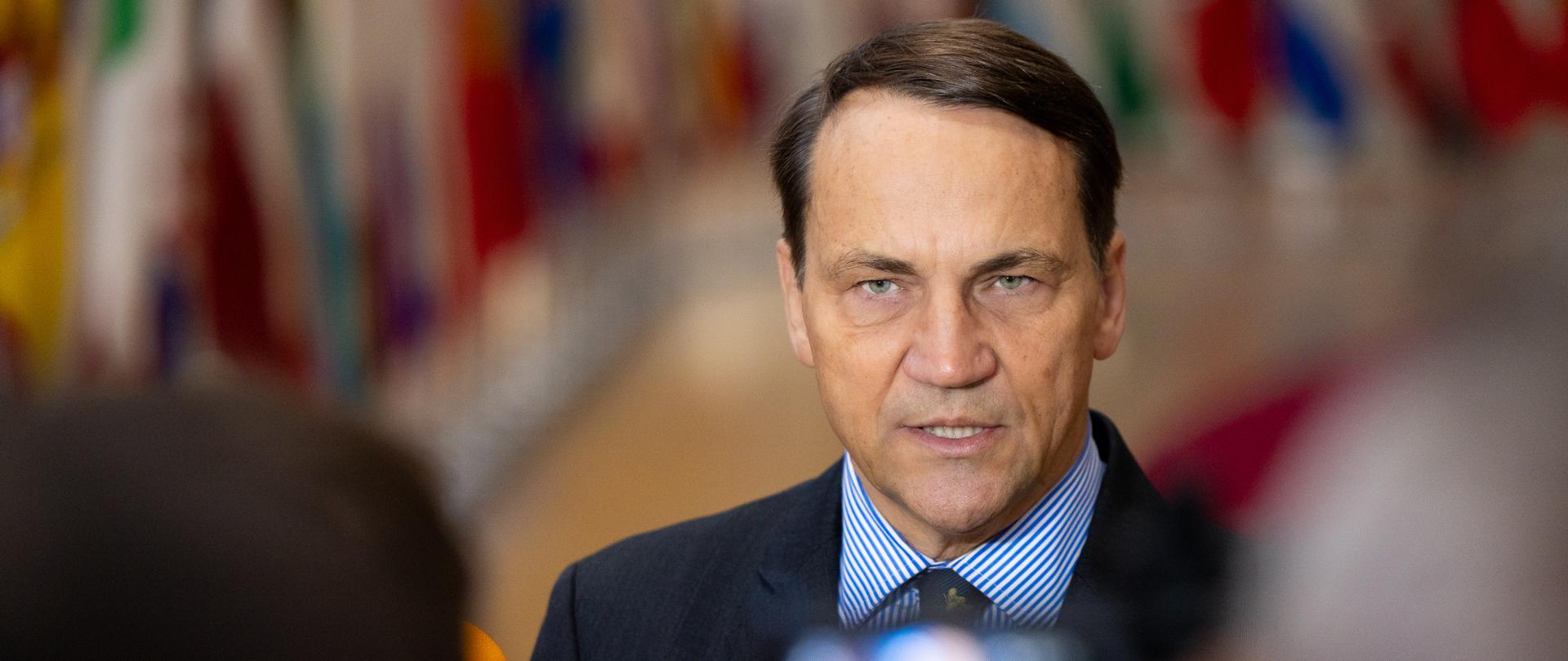 Wicepremier Radosław Sikorski na posiedzeniu Rady do Spraw Zagranicznych